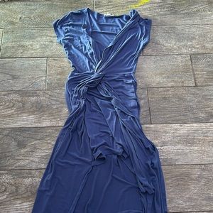 Long blue dress with slit at the bottom, v neck.